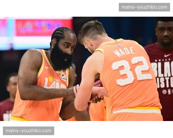 活塞杜伦26分14篮板统治内线 年轻核心输出稳定